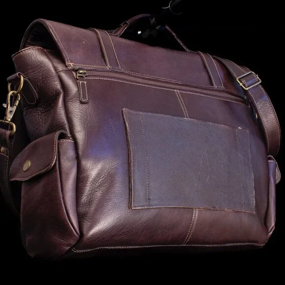 Vintage-Style Brown Leather Messenger Bag With Adjustable Strap and Buckles - Picture 8 of 13
